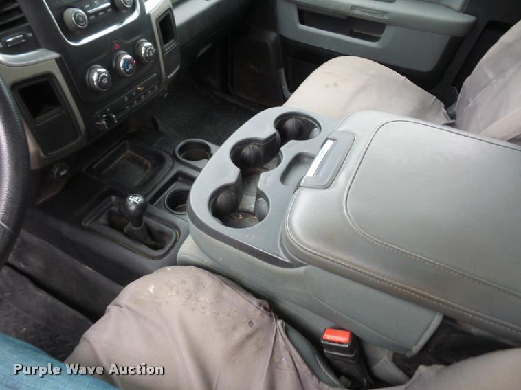 image for item DA5866 2013 Ram 3500 flatbed pickup truck