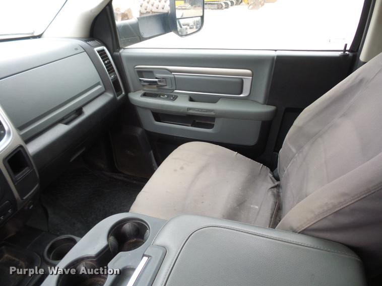 image for item DA5866 2013 Ram 3500 flatbed pickup truck