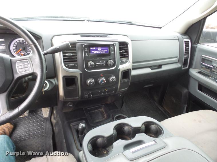 image for item DA5866 2013 Ram 3500 flatbed pickup truck