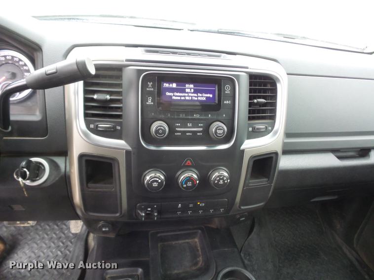 image for item DA5866 2013 Ram 3500 flatbed pickup truck