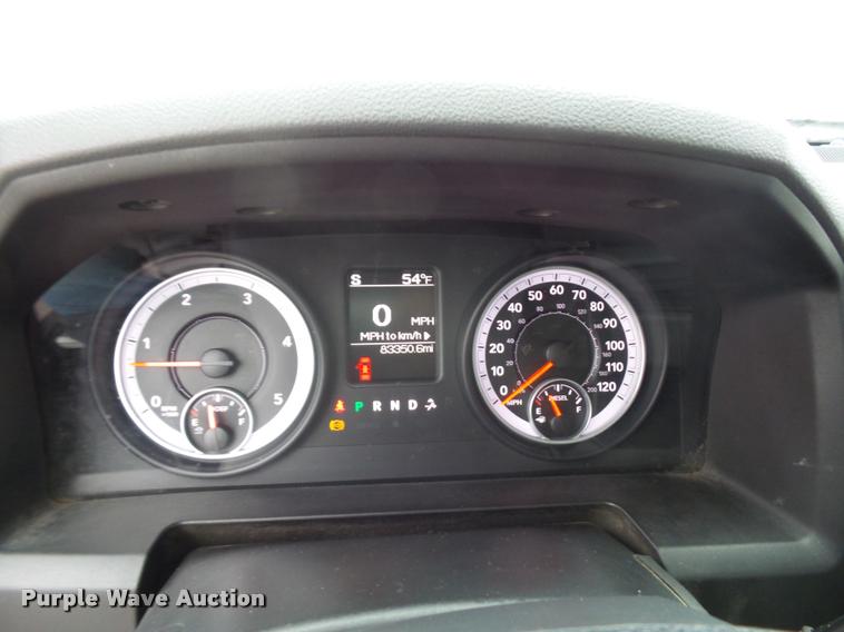 image for item DA5866 2013 Ram 3500 flatbed pickup truck