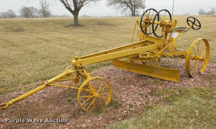 image for item DA5869 Pull type grader