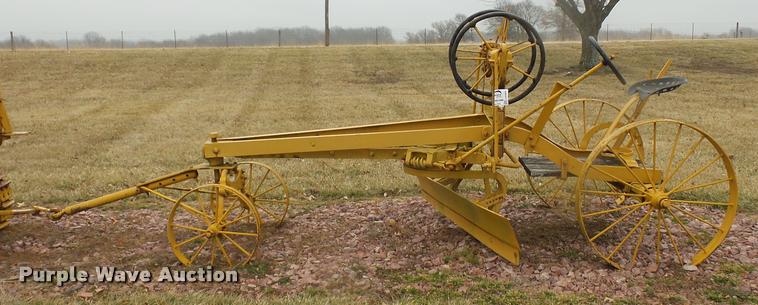 image for item DA5869 Pull type grader