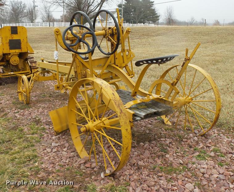 image for item DA5869 Pull type grader