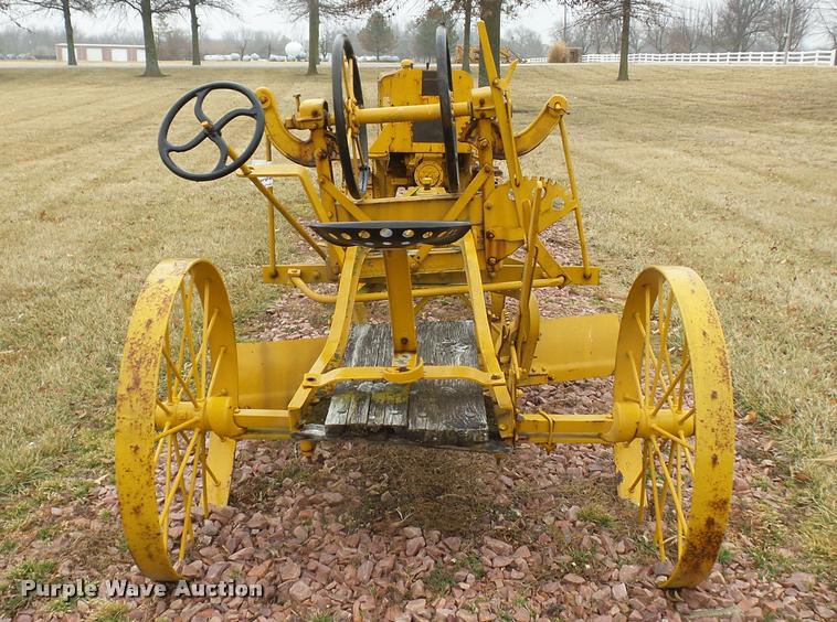 image for item DA5869 Pull type grader