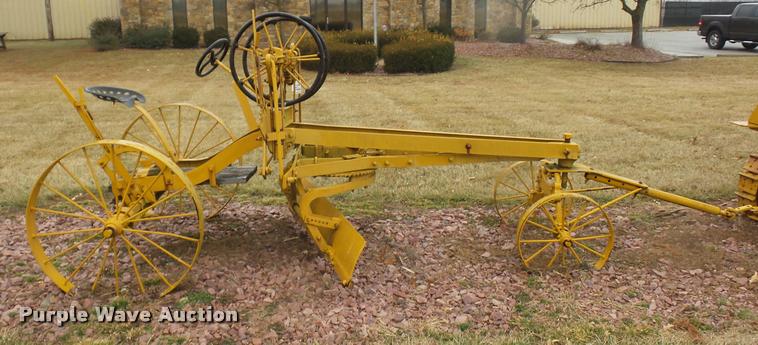 image for item DA5869 Pull type grader