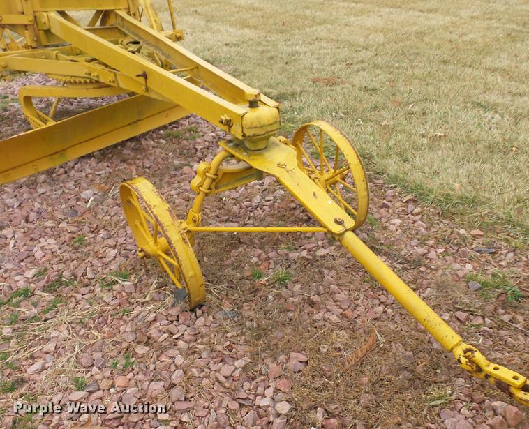 image for item DA5869 Pull type grader