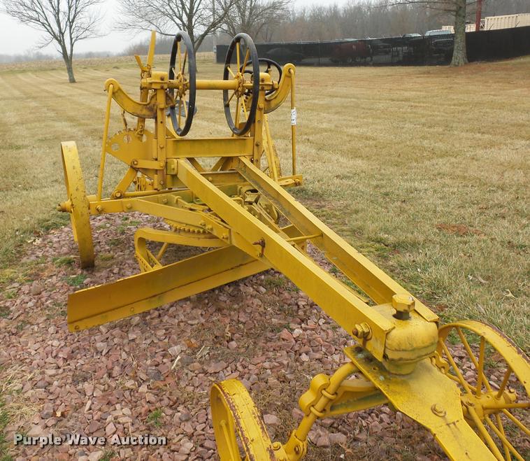 image for item DA5869 Pull type grader