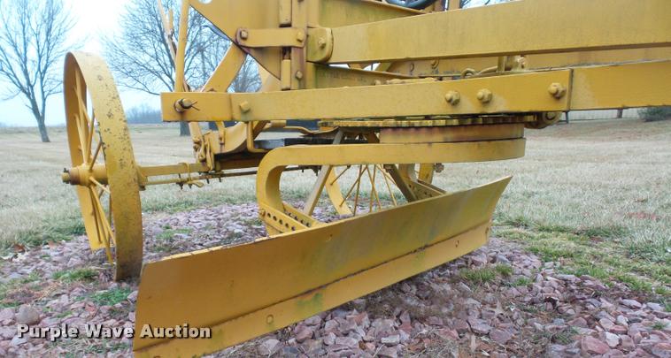 image for item DA5869 Pull type grader