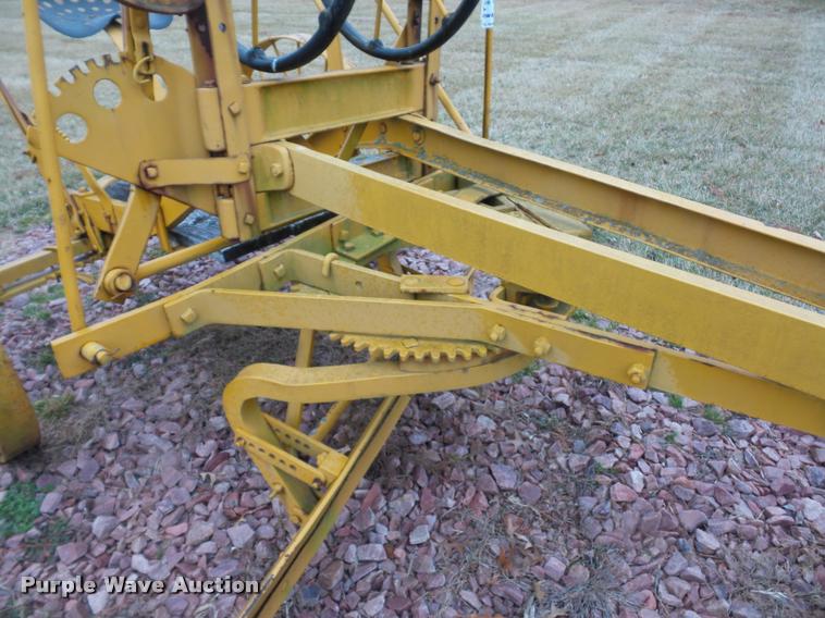 image for item DA5869 Pull type grader