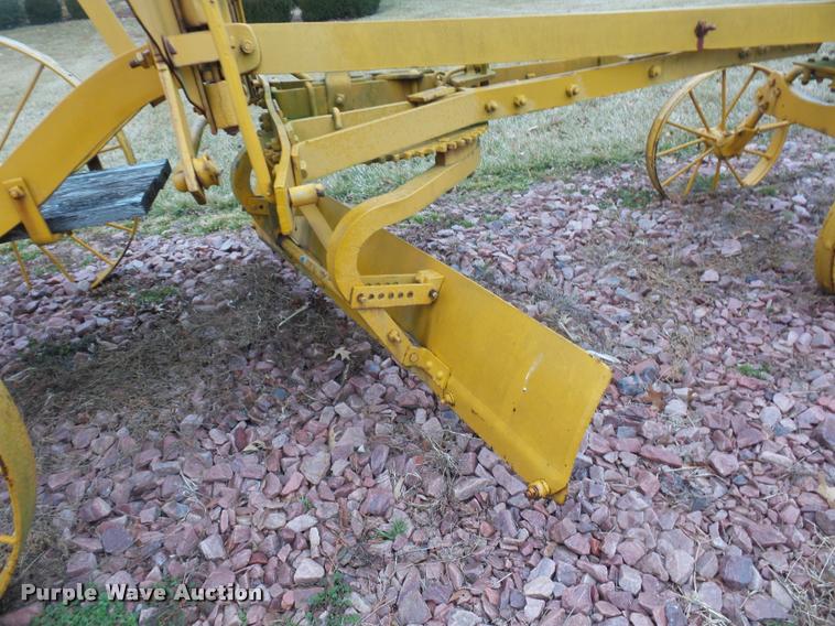 image for item DA5869 Pull type grader