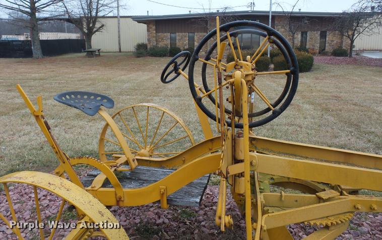 image for item DA5869 Pull type grader