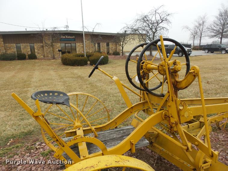 image for item DA5869 Pull type grader