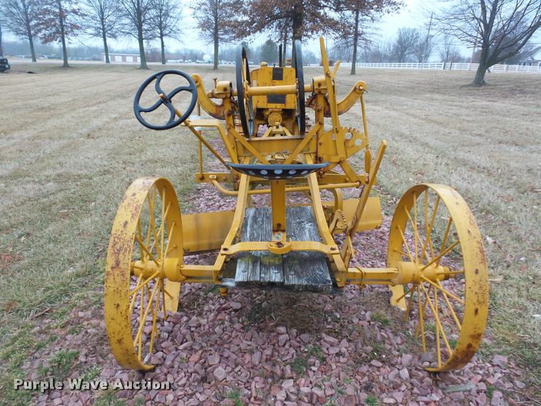 image for item DA5869 Pull type grader