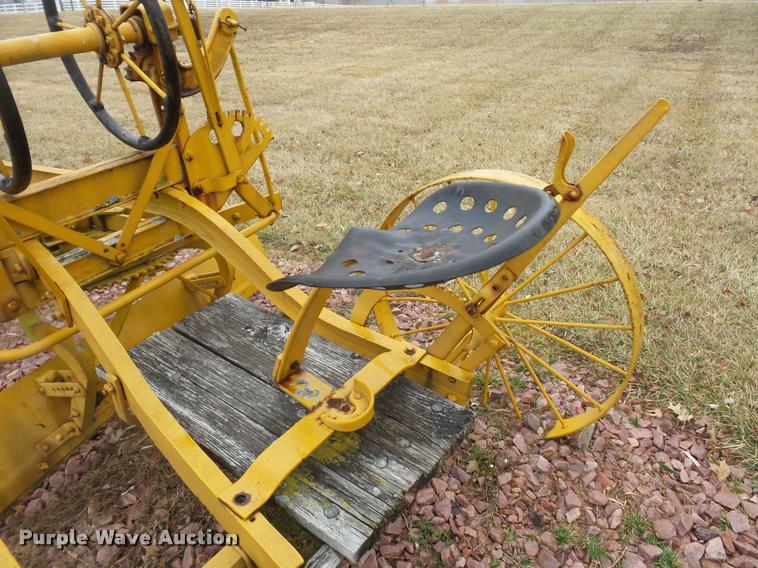 image for item DA5869 Pull type grader