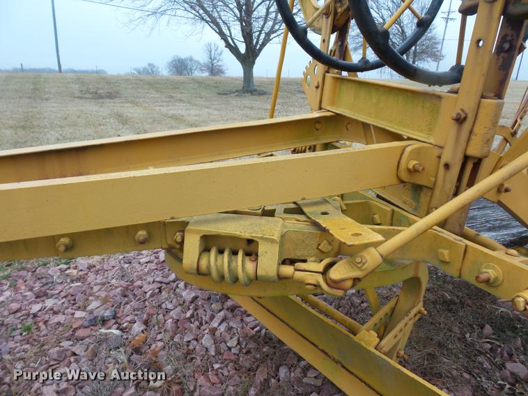 image for item DA5869 Pull type grader