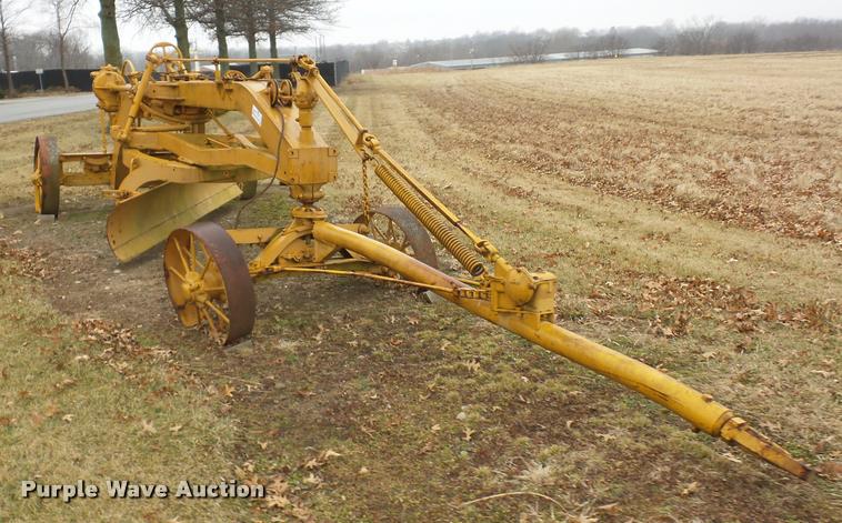 image for item DA5871 Caterpillar pull type grader