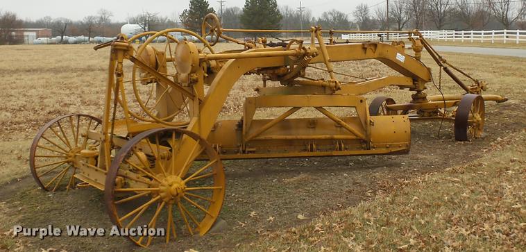 image for item DA5871 Caterpillar pull type grader