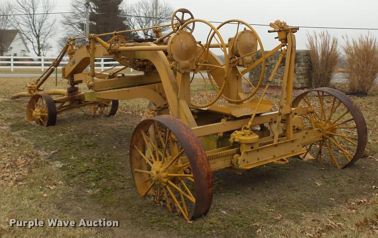 image for item DA5871 Caterpillar pull type grader
