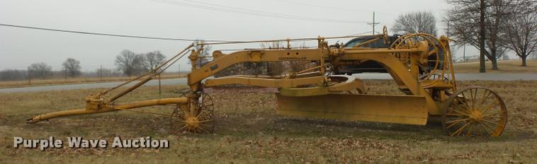 image for item DA5871 Caterpillar pull type grader