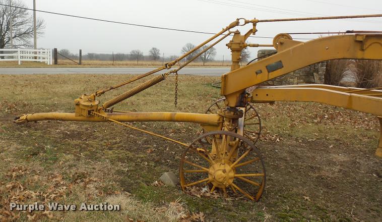 image for item DA5871 Caterpillar pull type grader