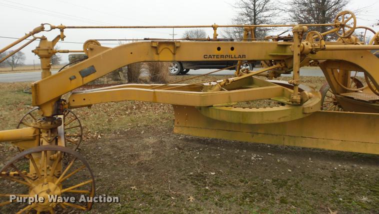 image for item DA5871 Caterpillar pull type grader