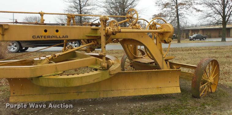 image for item DA5871 Caterpillar pull type grader