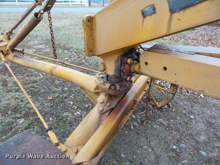 image for item DA5871 Caterpillar pull type grader