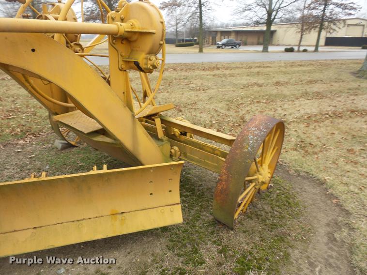 image for item DA5871 Caterpillar pull type grader