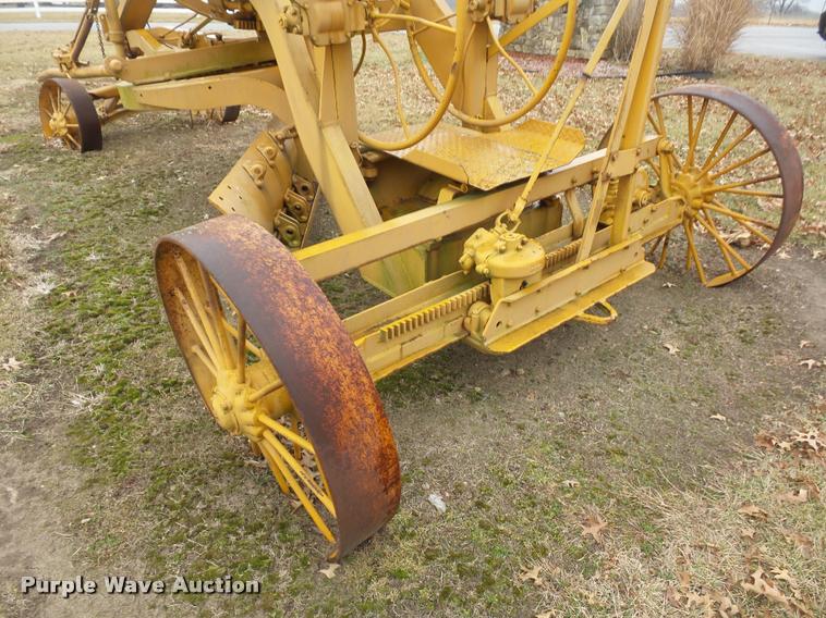 image for item DA5871 Caterpillar pull type grader