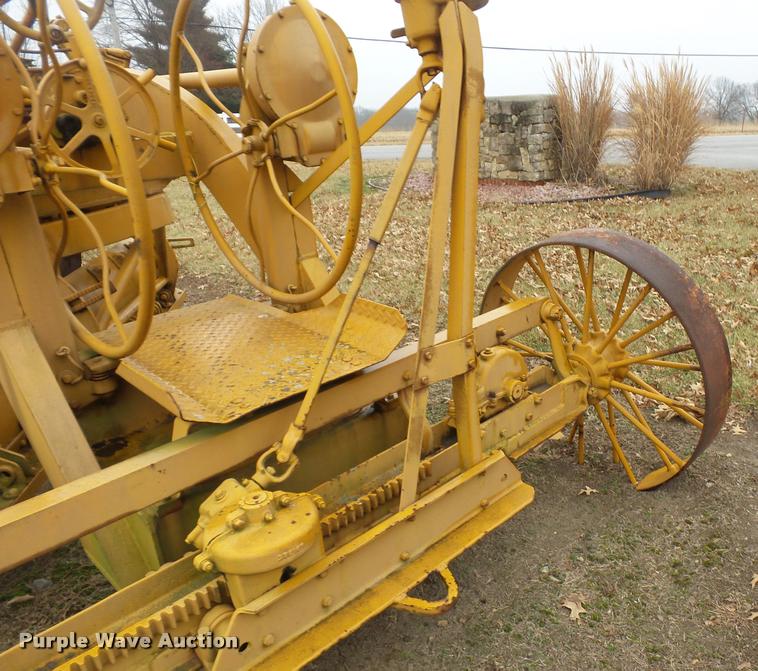 image for item DA5871 Caterpillar pull type grader