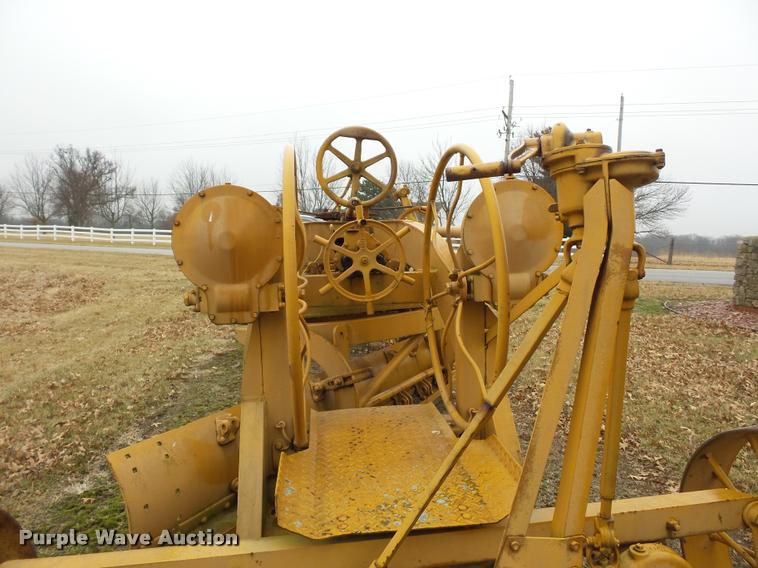 image for item DA5871 Caterpillar pull type grader