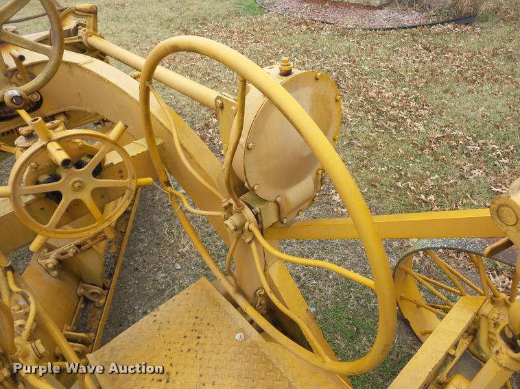 image for item DA5871 Caterpillar pull type grader
