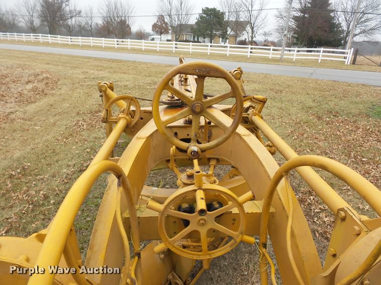 image for item DA5871 Caterpillar pull type grader