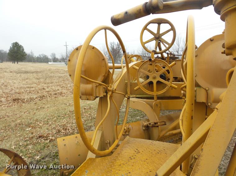 image for item DA5871 Caterpillar pull type grader