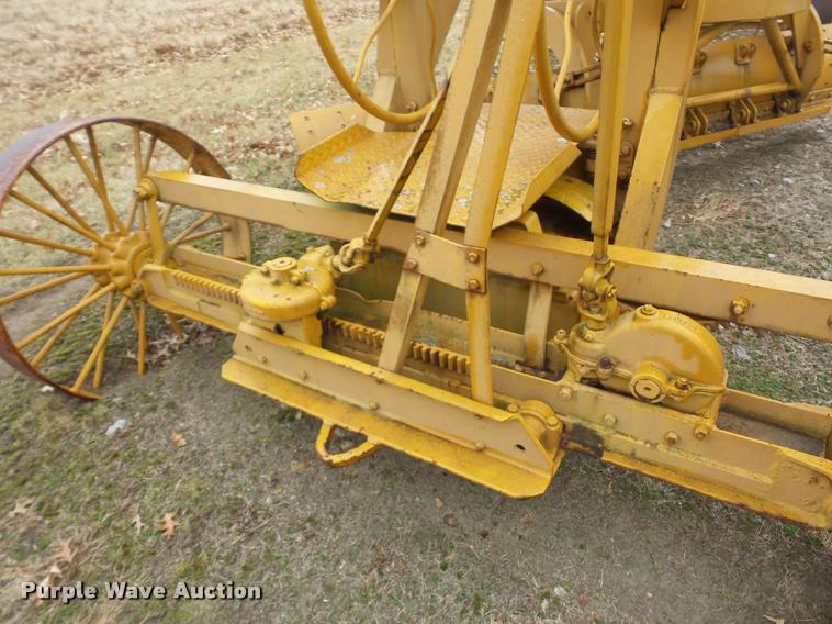 image for item DA5871 Caterpillar pull type grader