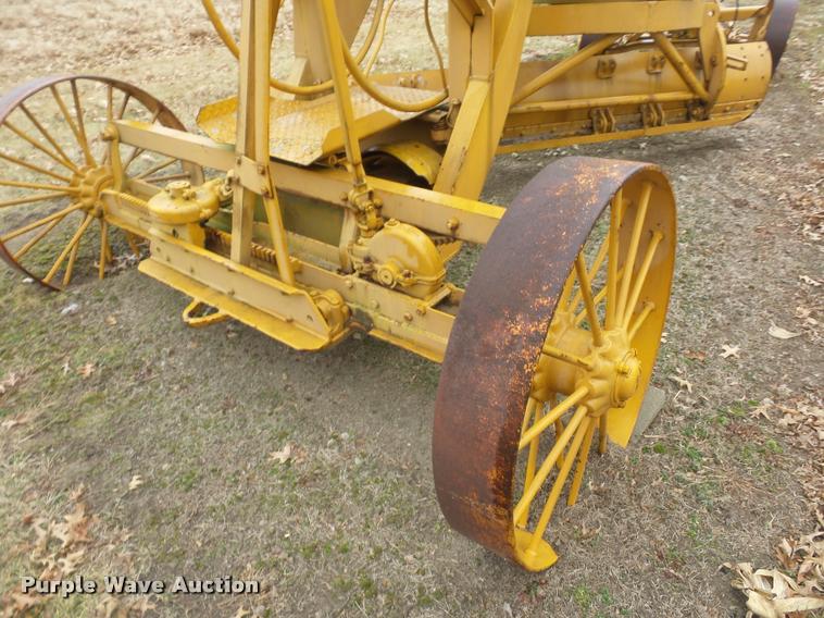 image for item DA5871 Caterpillar pull type grader