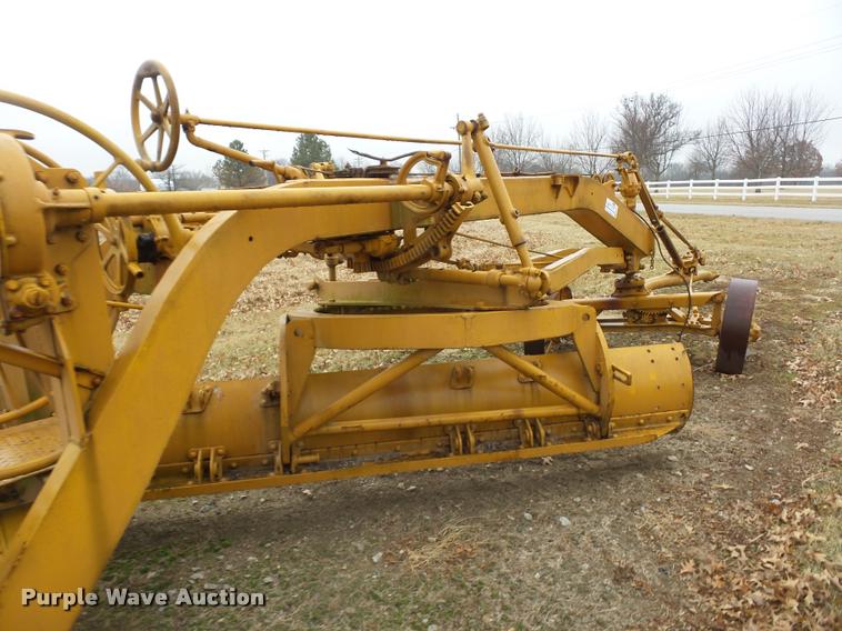 image for item DA5871 Caterpillar pull type grader