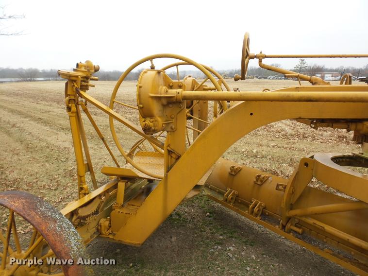 image for item DA5871 Caterpillar pull type grader
