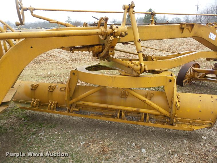 image for item DA5871 Caterpillar pull type grader