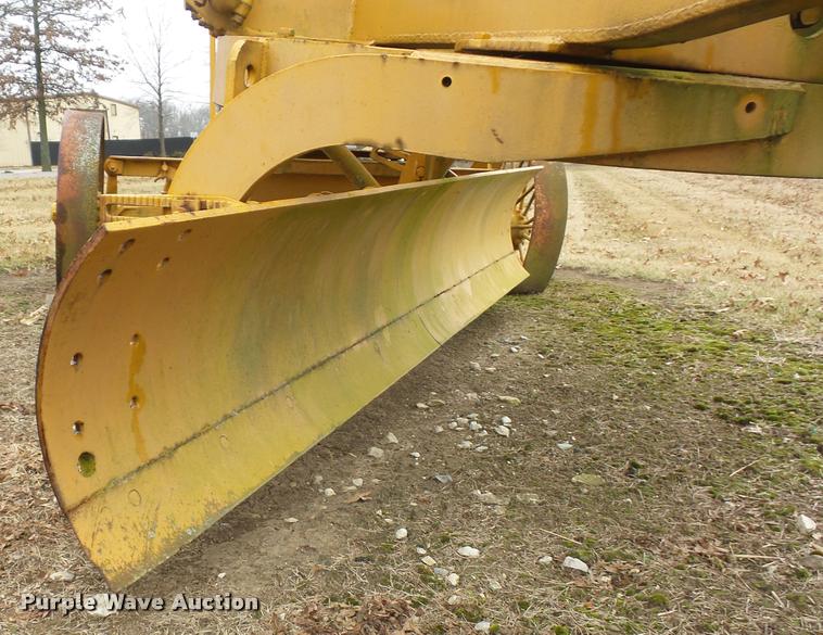 image for item DA5871 Caterpillar pull type grader