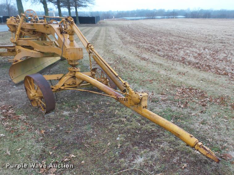 image for item DA5871 Caterpillar pull type grader