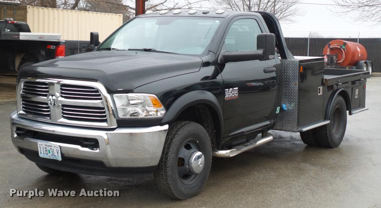 image for item DA5872 2013 Ram 3500 flatbed pickup truck