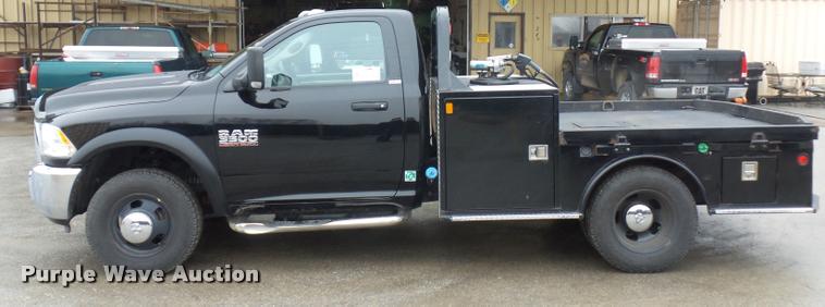 image for item DA5872 2013 Ram 3500 flatbed pickup truck