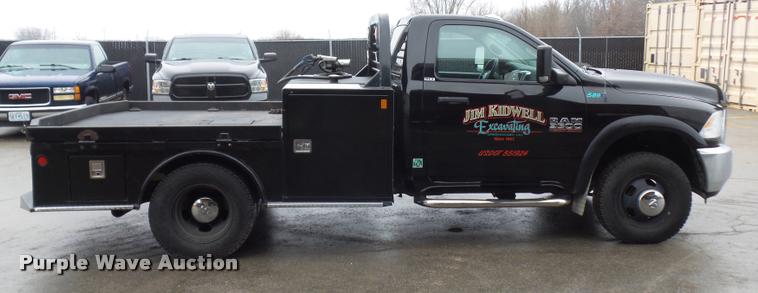 image for item DA5872 2013 Ram 3500 flatbed pickup truck