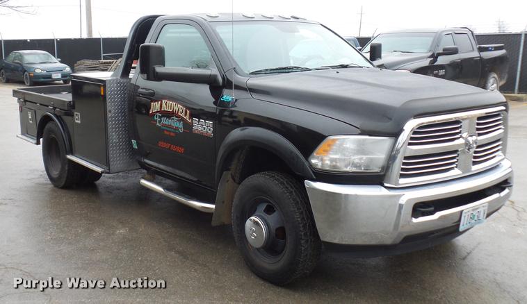 image for item DA5872 2013 Ram 3500 flatbed pickup truck