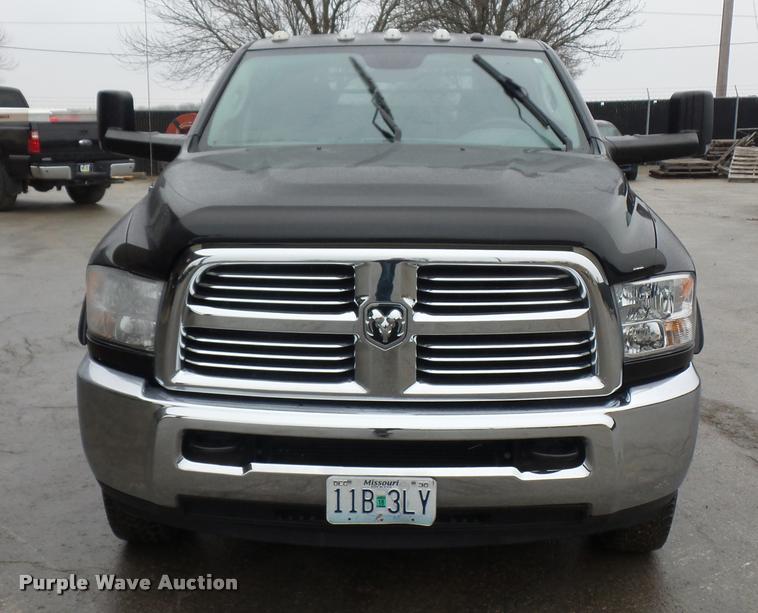image for item DA5872 2013 Ram 3500 flatbed pickup truck