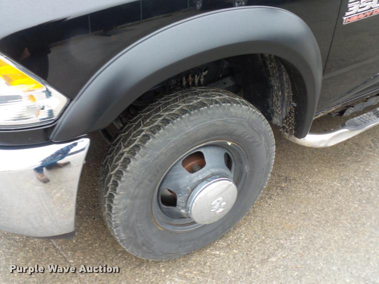 image for item DA5872 2013 Ram 3500 flatbed pickup truck