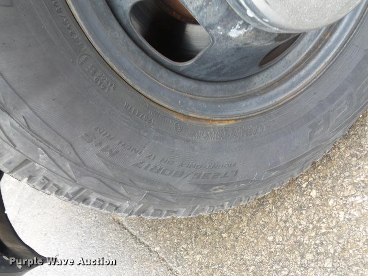 image for item DA5872 2013 Ram 3500 flatbed pickup truck