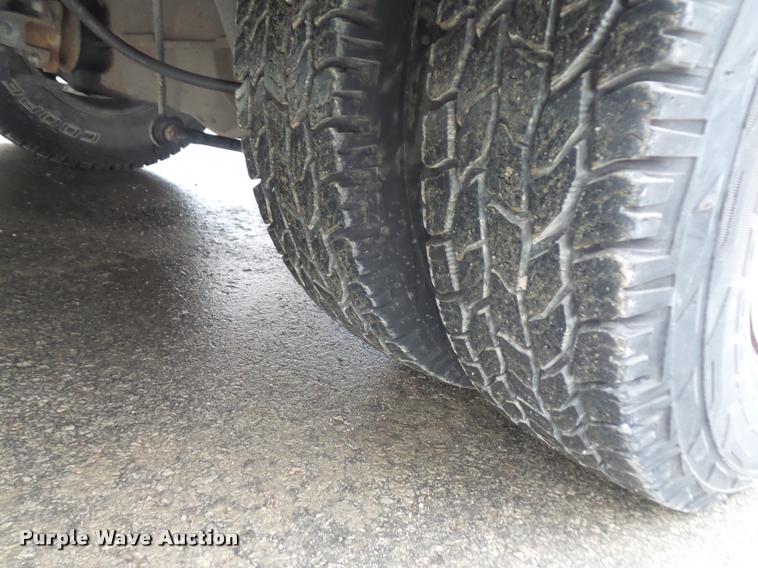 image for item DA5872 2013 Ram 3500 flatbed pickup truck